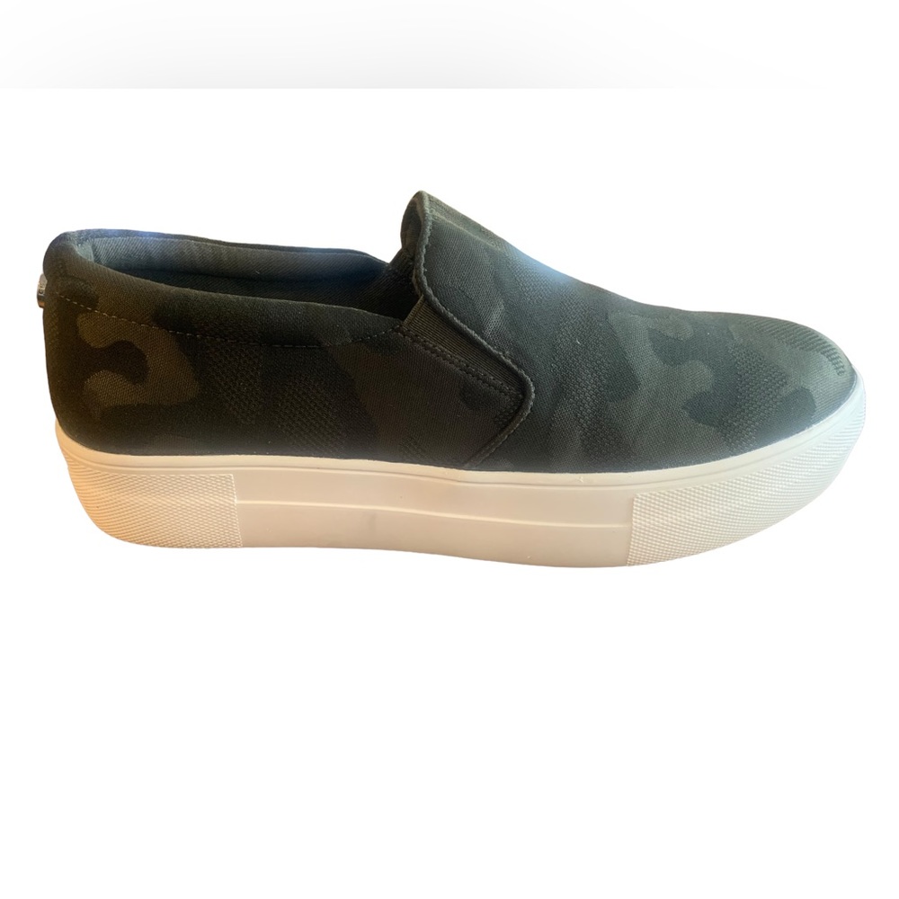 NWOT Steve Madden Gills Slip on Shoes. Women’s size 8.5